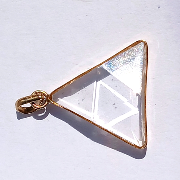 ✨ Clear Quartz Triangle Crystal Pendant | Sacred Geometry Gold Setting - Picture 8 of 8